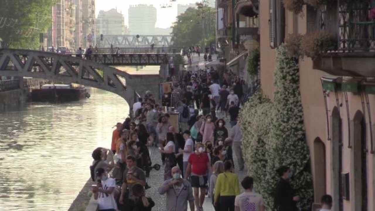 Navigli pieni a Milano