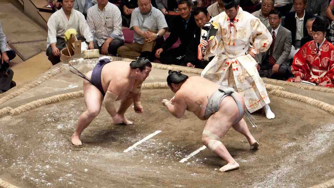 sumo giappone coronavirus