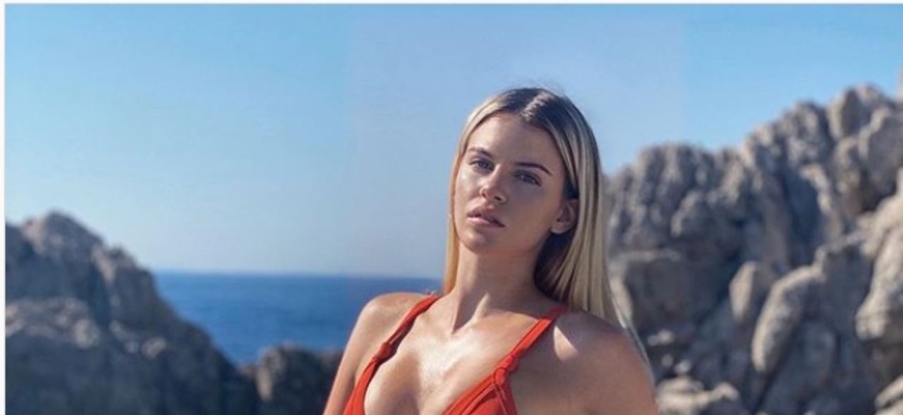 Sara Croce in un mini bikini: un fisico da paura - Foto