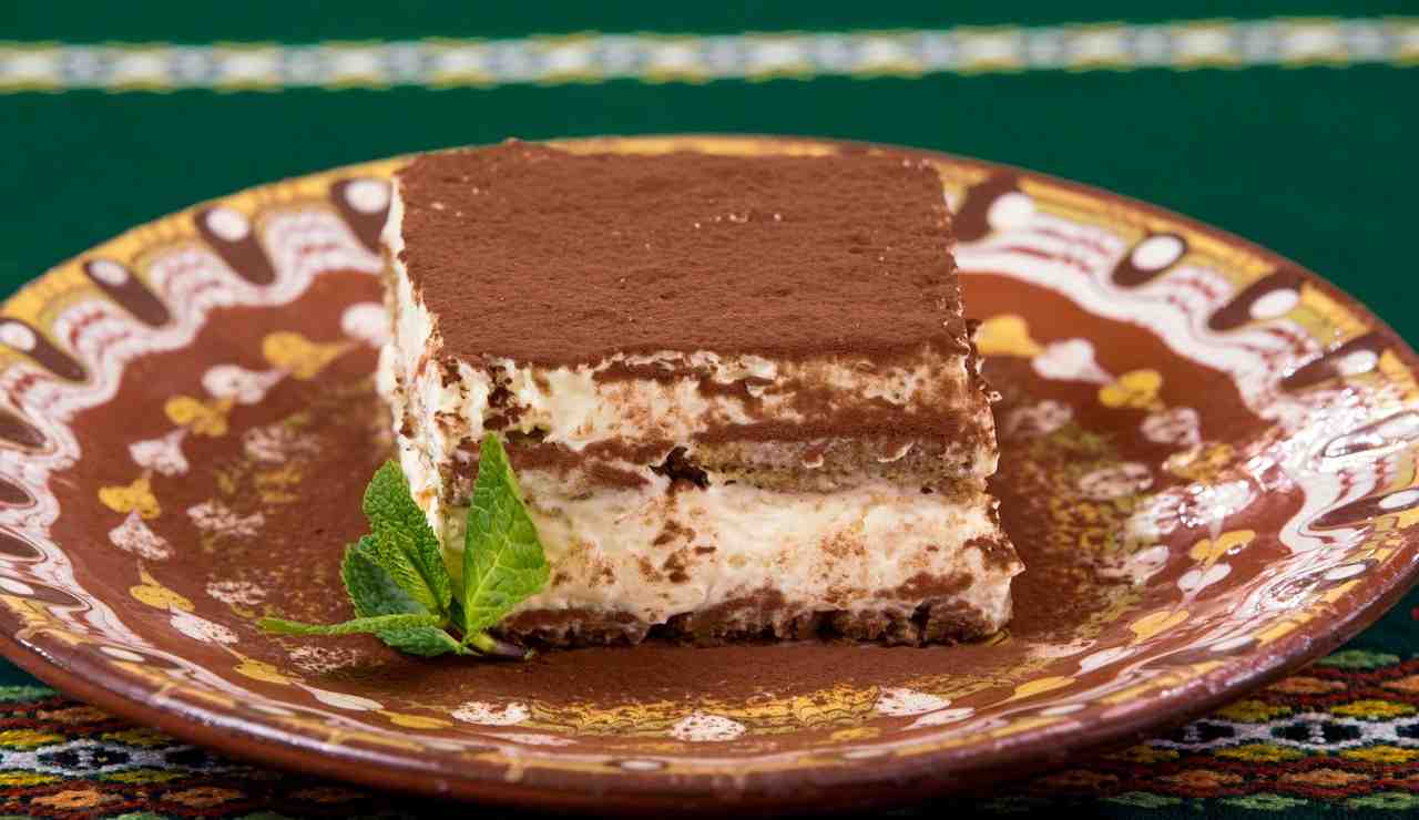 Tiramisù con panna: un dolce intramontabile! La ricetta ...