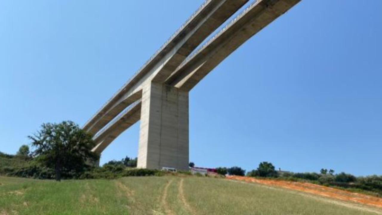 Minaccia suicidio in autostrada: chiusa la A14