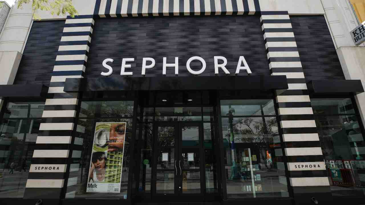 Coronavirus, positiva commessa di Sephora a Bari: negozio chiuso