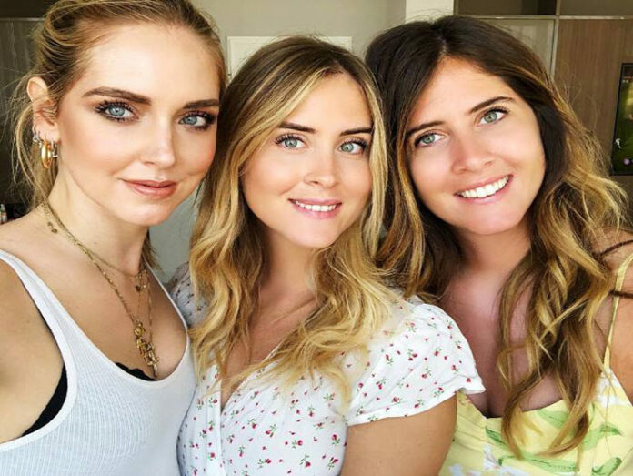 Francesca Ferragni Posa In Intimo Sexy Con Le Sorelle E La Mamma Che Follia Foto 4315