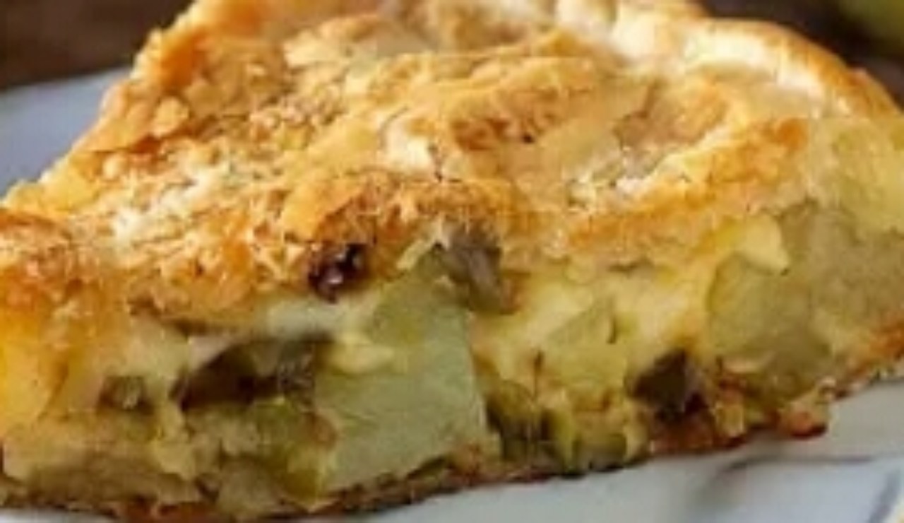 Ricetta torta rustica di stagione: con patate e carciofi è ...