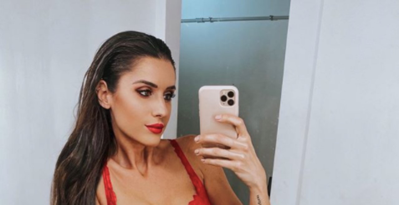 Valentina Vignali Rosso Fuoco Intimo Tutto Trasparente FOTO