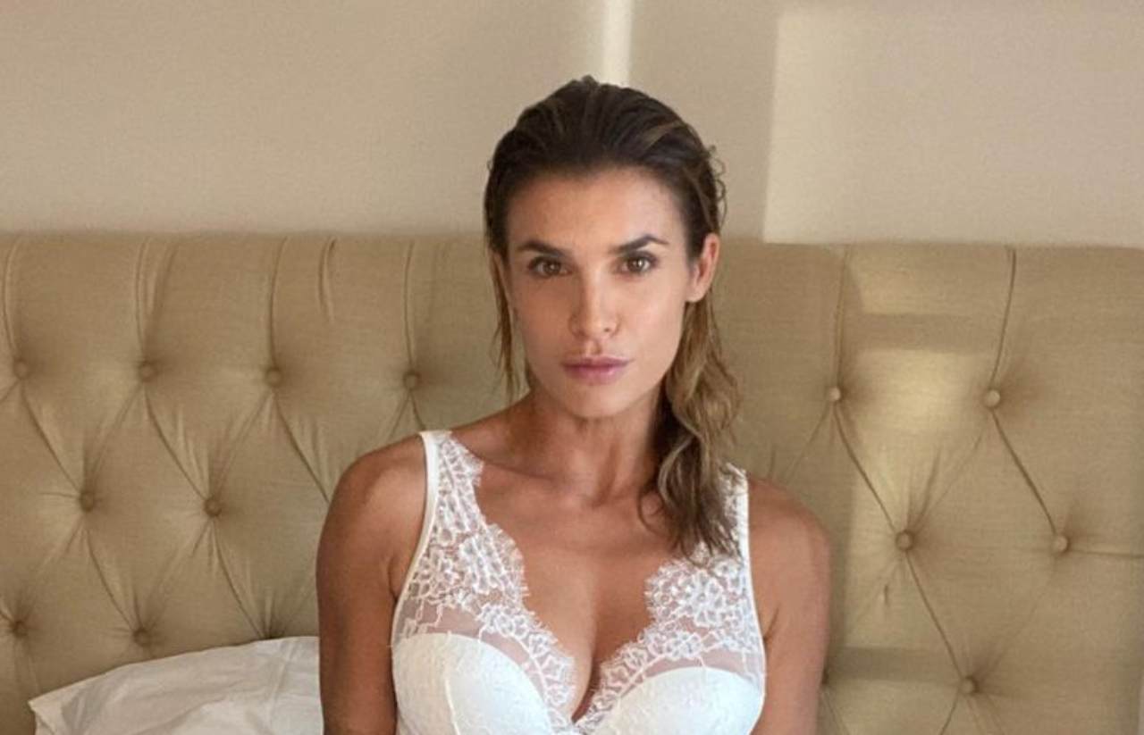 Elisabetta Canalis In Intimo Natalizio Web In Tilt Foto