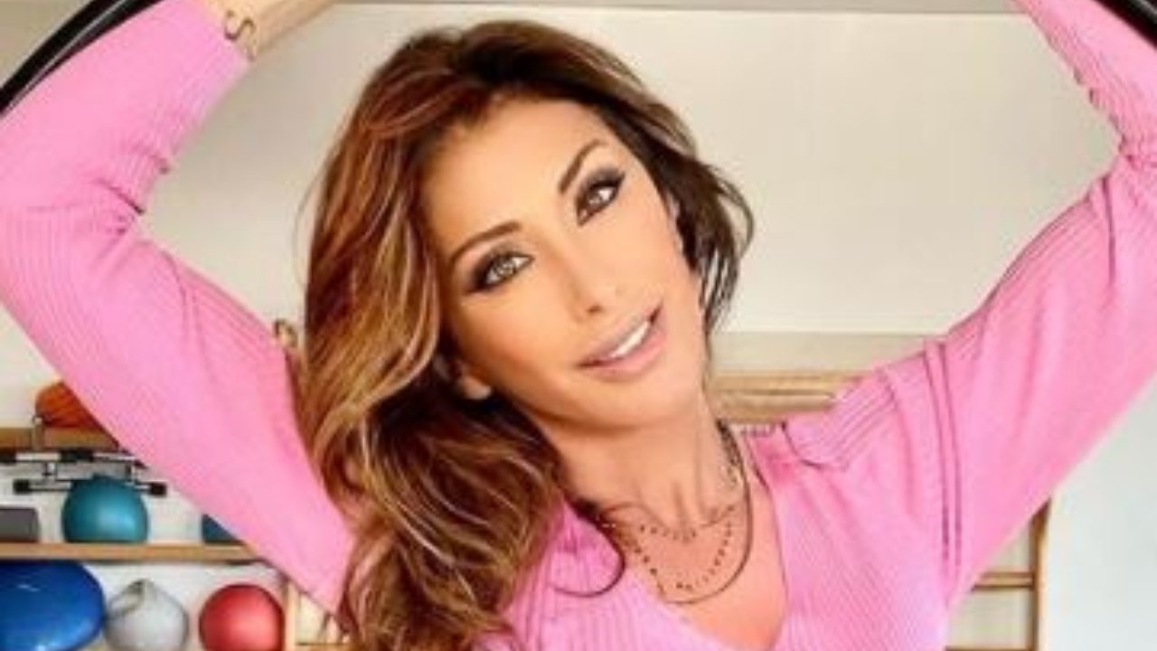 Sabrina Salerno vasca bagno lusso risvegli