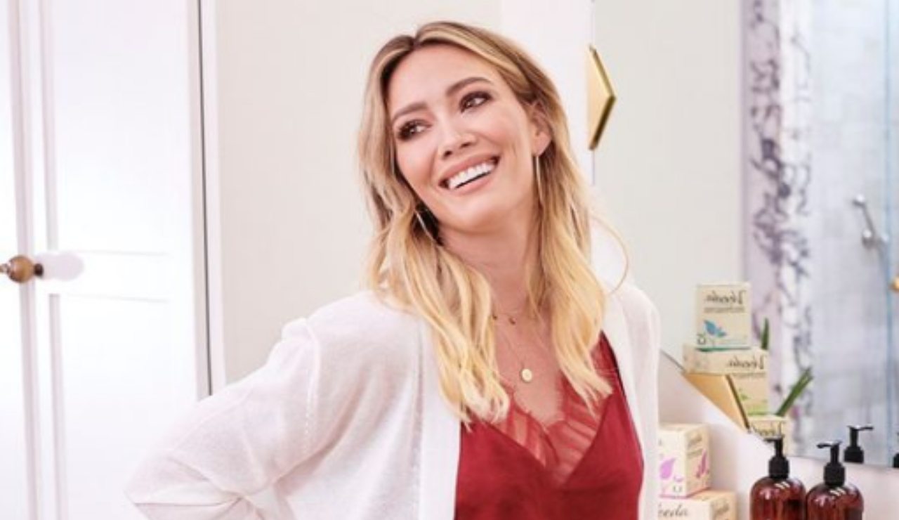 Hilary Duff incinta bella anche così