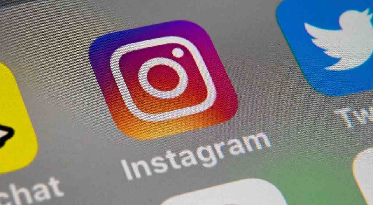 Instagram down social