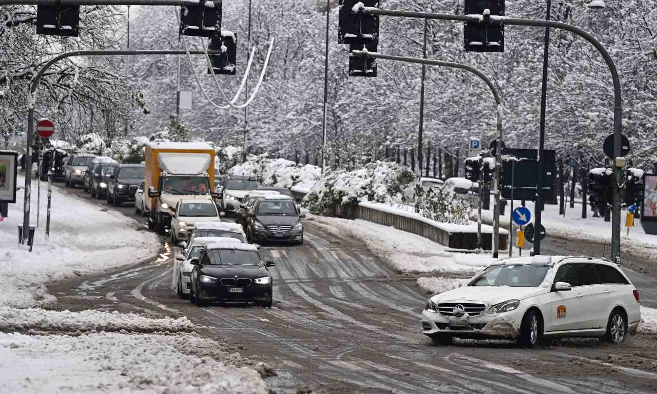 strade neve traffico auto