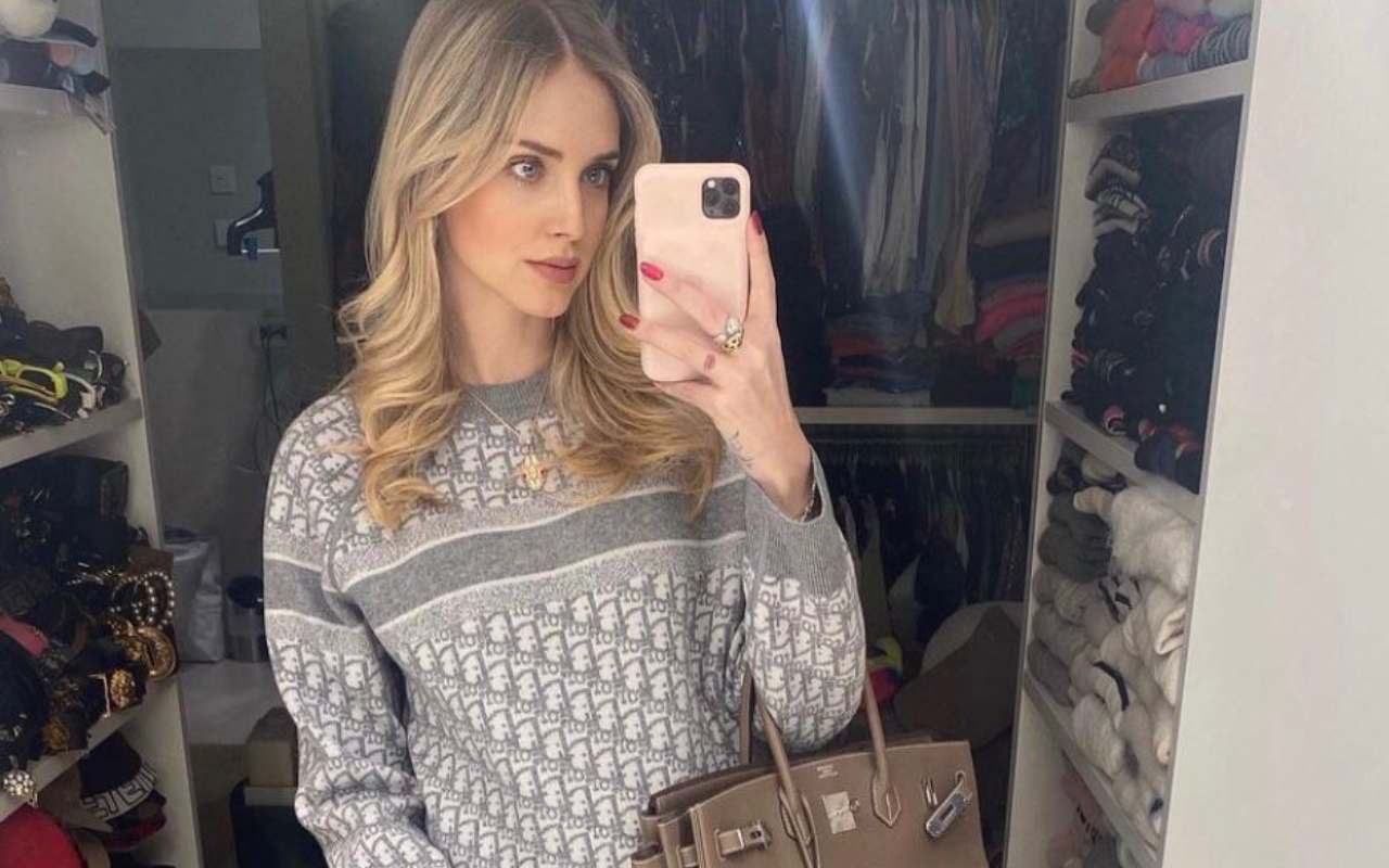 Chiara Ferragni selfie allo specchio