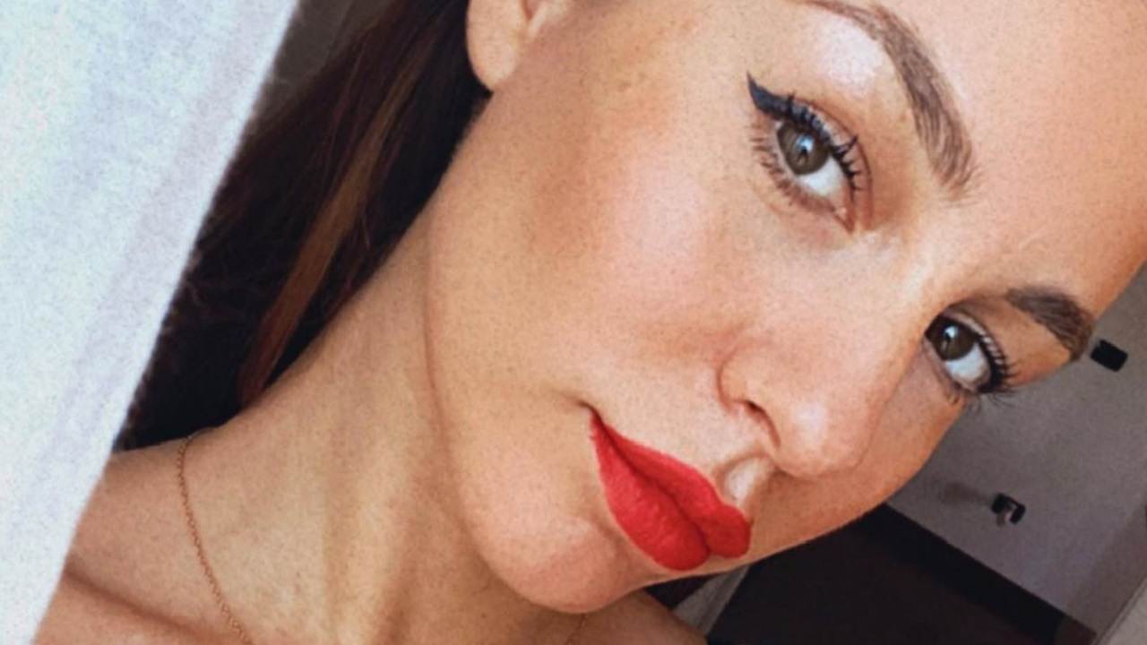 Giorgia Crivello dopo la doccia scatta un selfie: è boom di like - FOTO