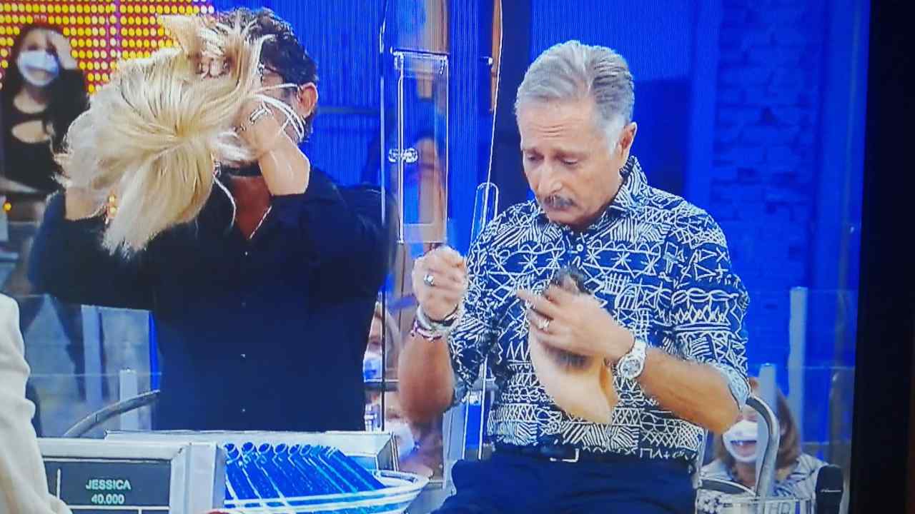 Bonolis e Laurenti imitano Costanzo e De Filippi ad Avanti un Altro