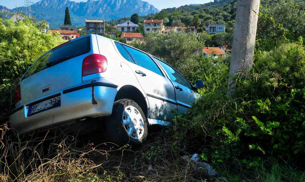 Incidente d'auto una vittima