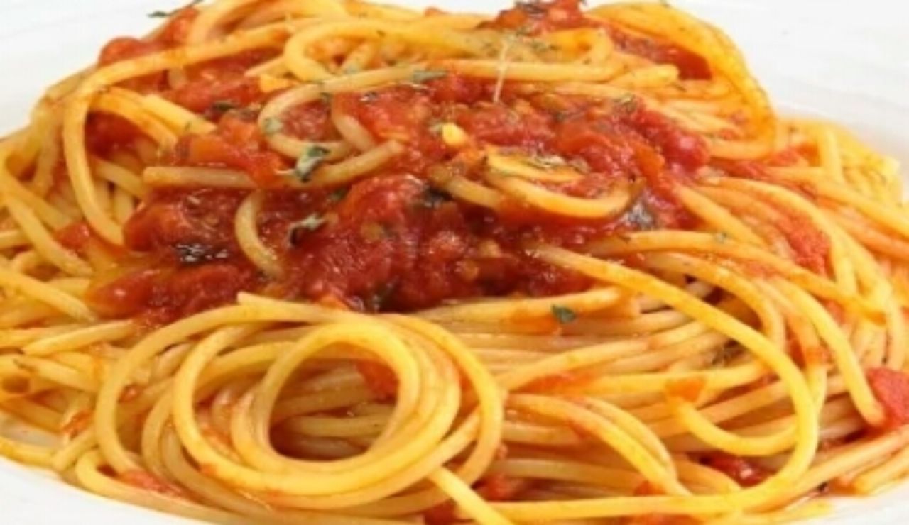 spaghetti al sugo marinara