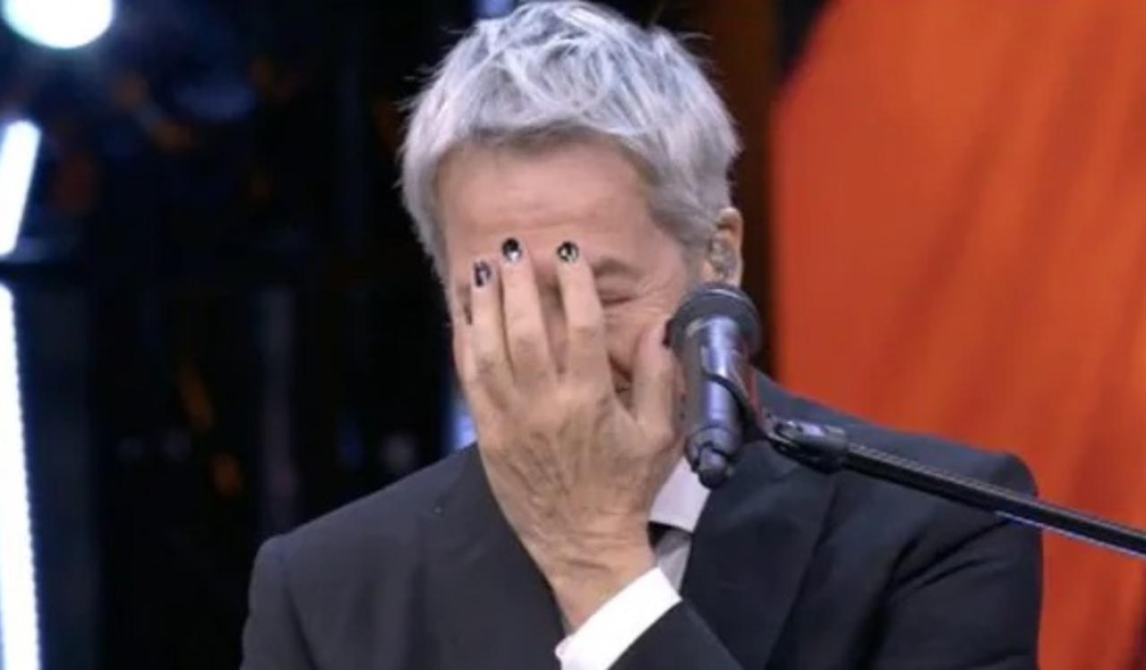 Claudio Baglioni e lo smalto a Felicissima Sera