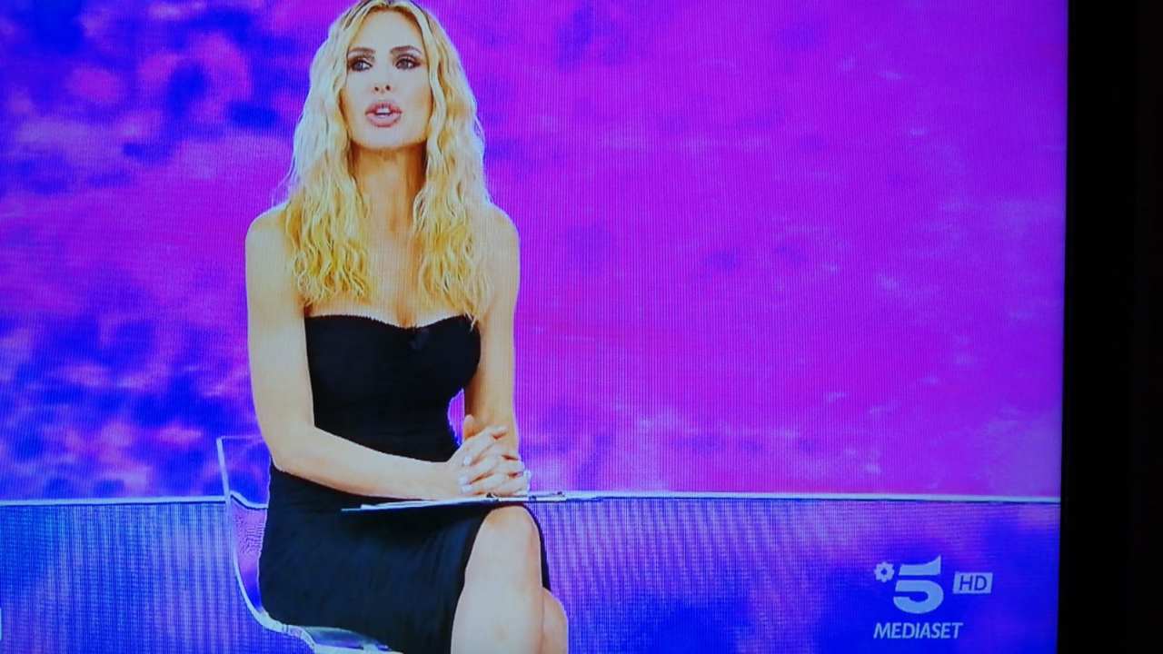 Ilary Blasi e il vestito a L'Isola dei Famosi