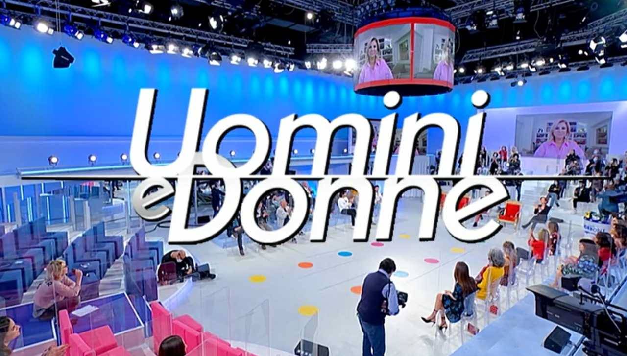 Uomini e Donne logo