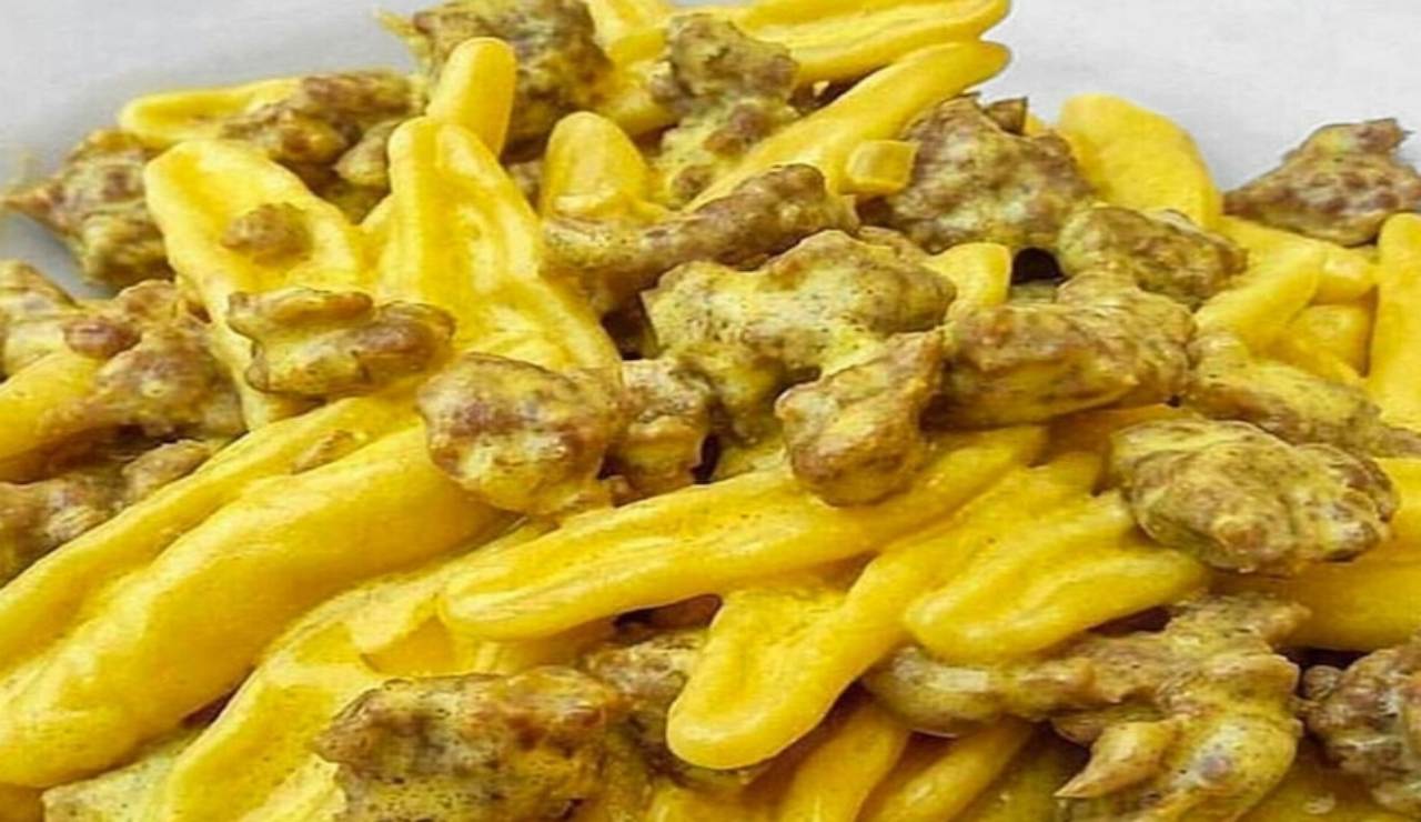 strozzapreti con salsiccia