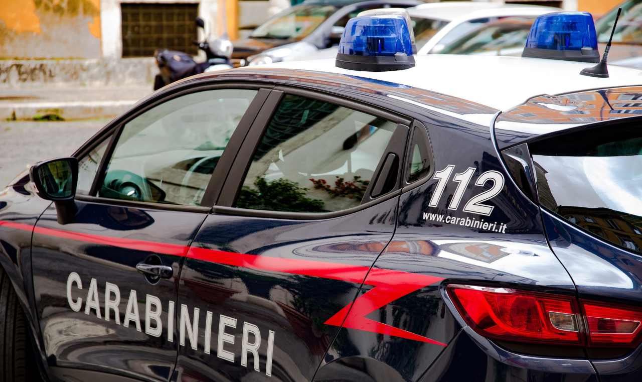 Auto carabinieri lite tra donne Crema