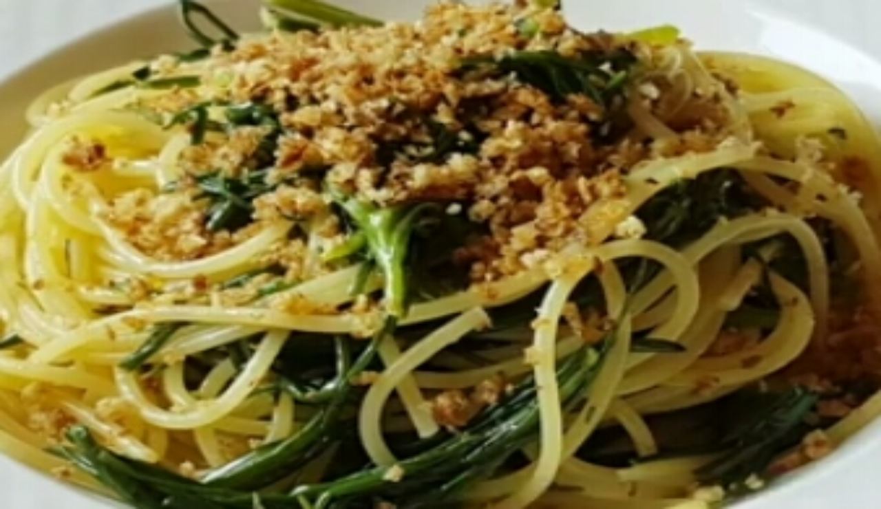 spaghetti con agretti pane