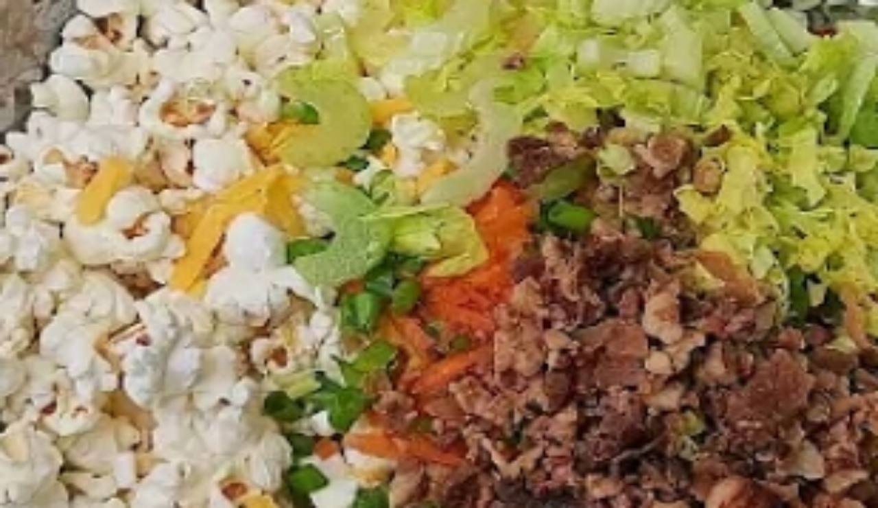 insalata fresca con popcorn