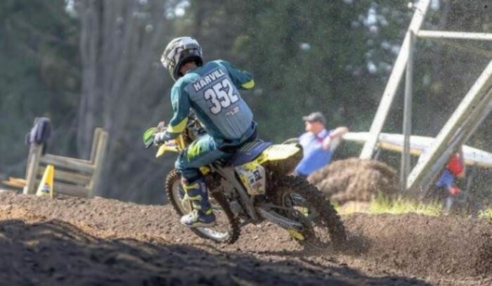 Alex Harvill in moto