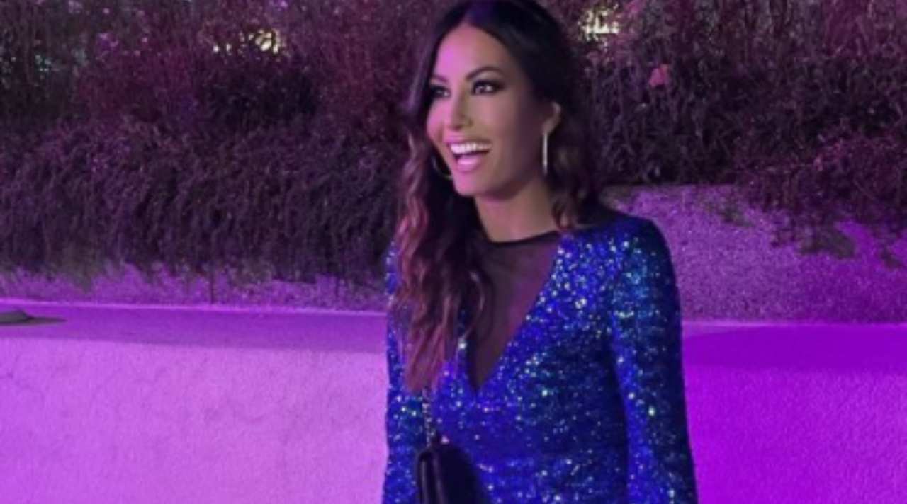 Elisabetta Gregoraci Attende L Autunno In Ginocchio Sul Letto Outfit Da Urlo