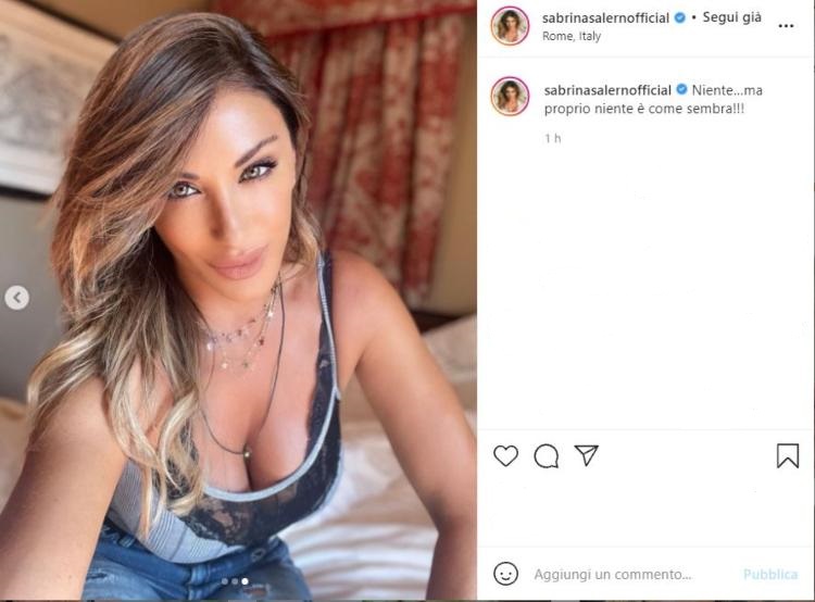 Sabrina Salerno Piegata In Avanti Décolleté 