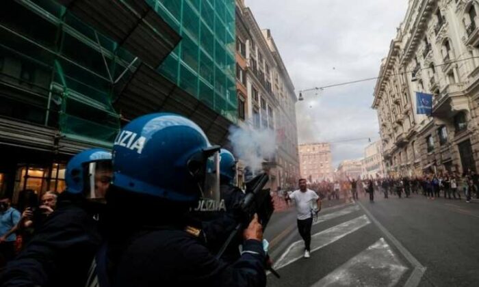 Manifestazione No Green Pass. A Roma assalto a un ospedale.