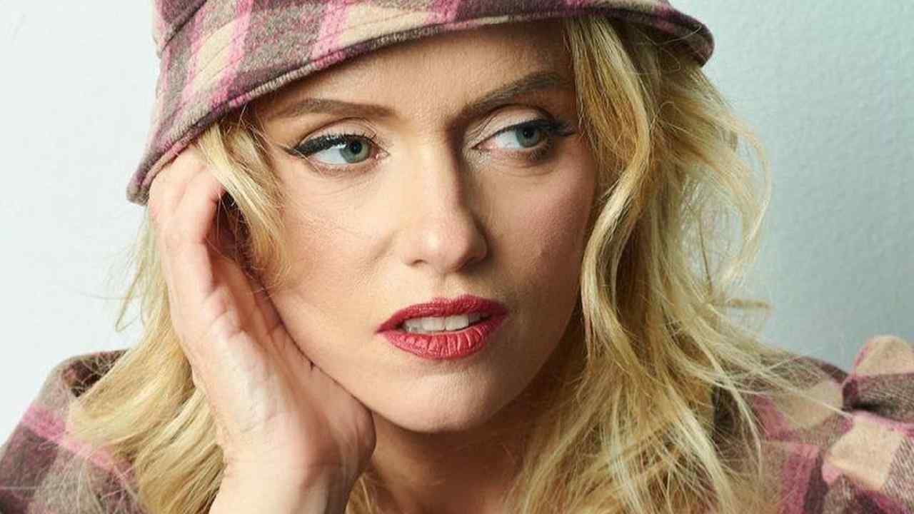 Justine Mattera sguardo ammaliante