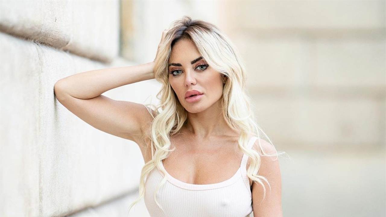 Elena Morali sguardo ammaliante