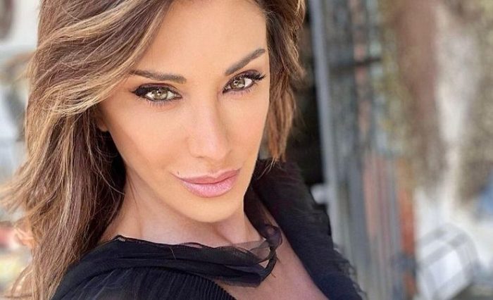 Sabrina Salerno Balla Con La Camicetta Aperta Décolleté Incontenibile 7789