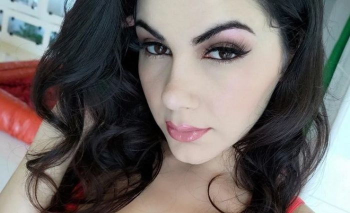 Valentina Nappi Posa In Intimo Le Curve Sono Indomabili 