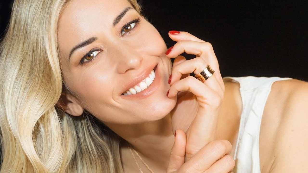 Elena Santarelli sorriso