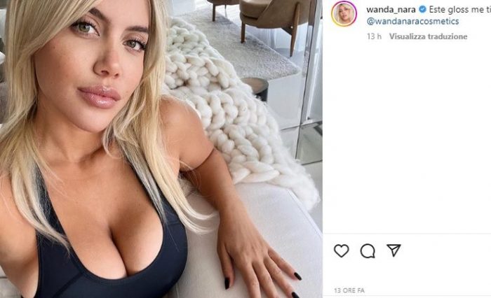 Wanda Nara Il Mini Top è Scollatissimo Il Selfie Bollente Incanta Il Web 