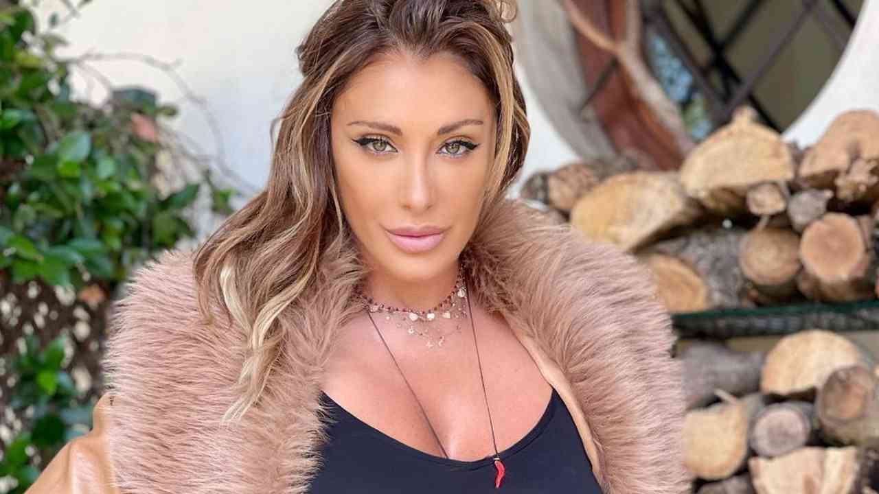 Sabrina Salerno sguardo ammaliante